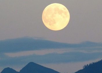 Episode #4. Women and the Moon